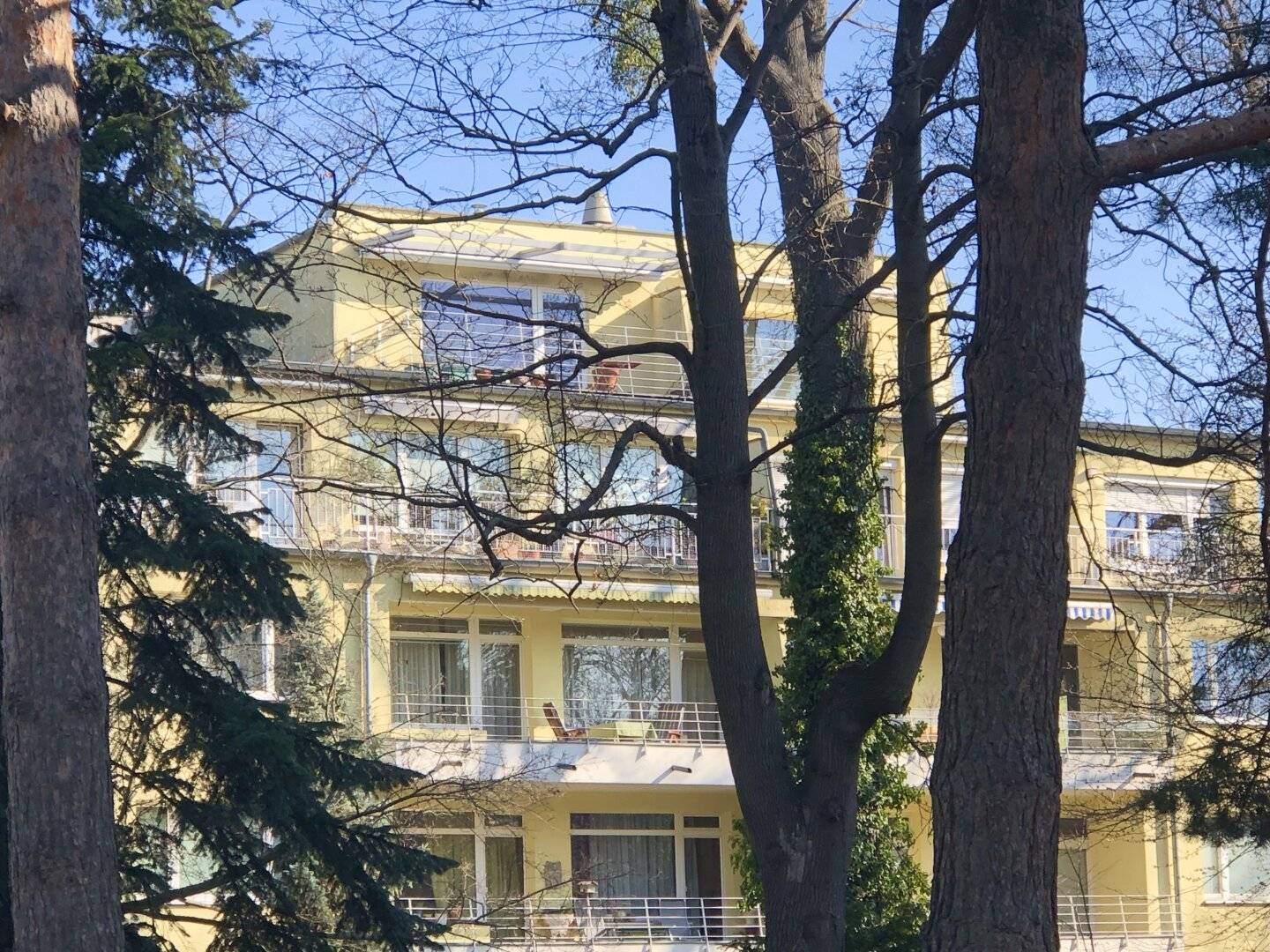 In the middle of greenery and commission free - Great terrace apartment with southwest orientation in private park complex