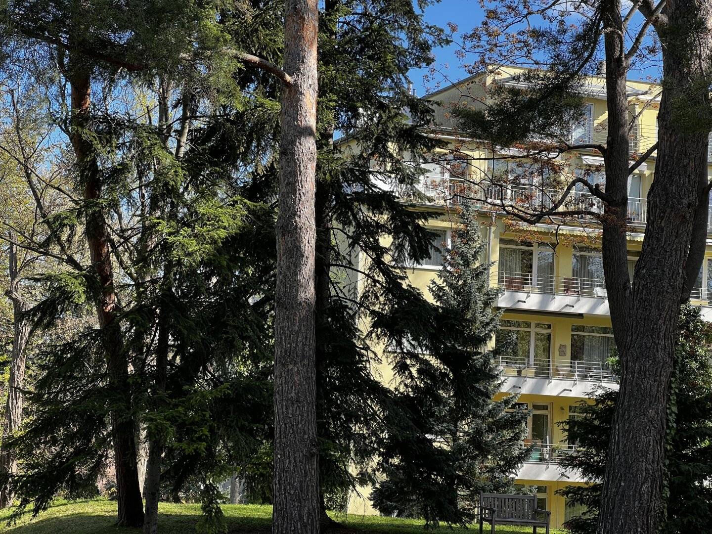 In the middle of greenery and commission free - Great terrace apartment with southwest orientation in private park complex