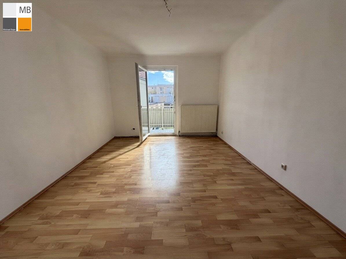 ++ Wohnung zum Sanieren mit Balkon in den Innenhof I MB IMMOBILIEN ++