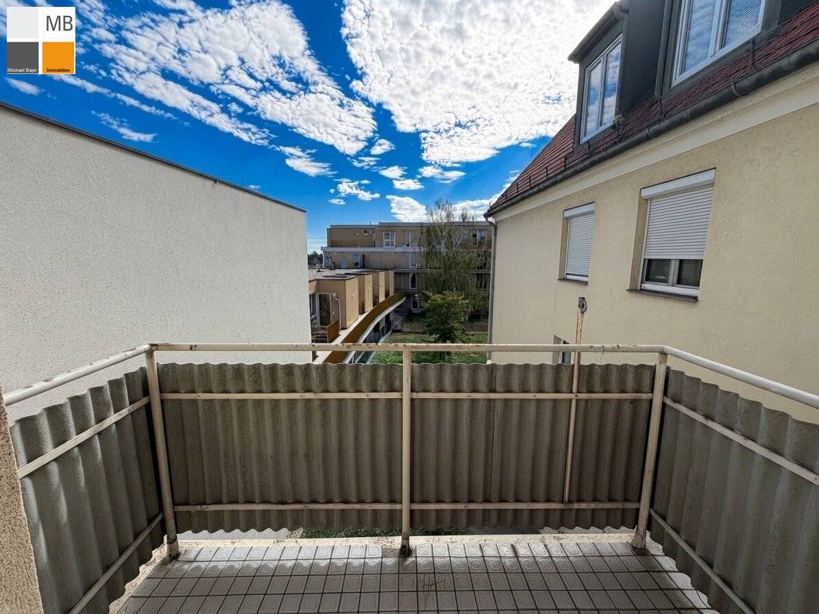 ++ Wohnung zum Sanieren mit Balkon in den Innenhof I MB IMMOBILIEN ++