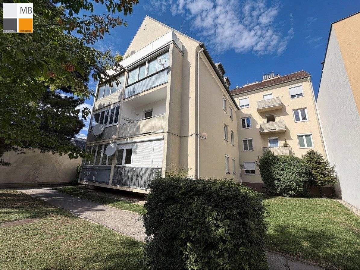 ++ Wohnung zum Sanieren mit Balkon in den Innenhof I MB IMMOBILIEN ++
