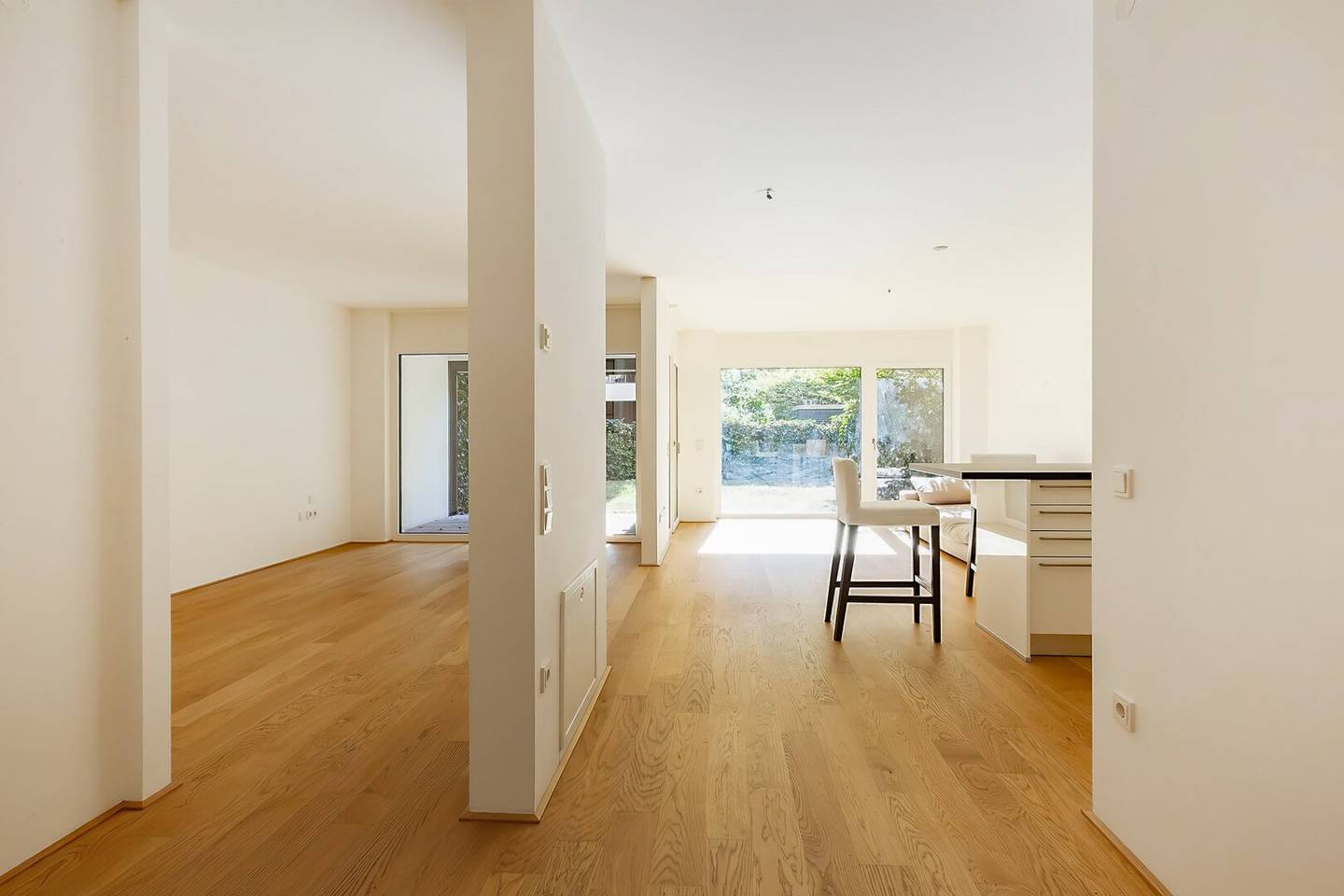 Argentinierstraße - representative 2 room garden apartment with loggia and garage