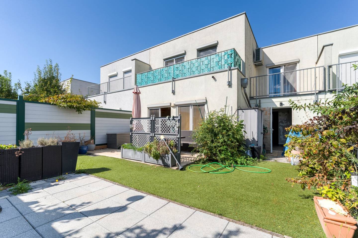 15 minutes on foot to the subway? TOP terraced house with 5 rooms