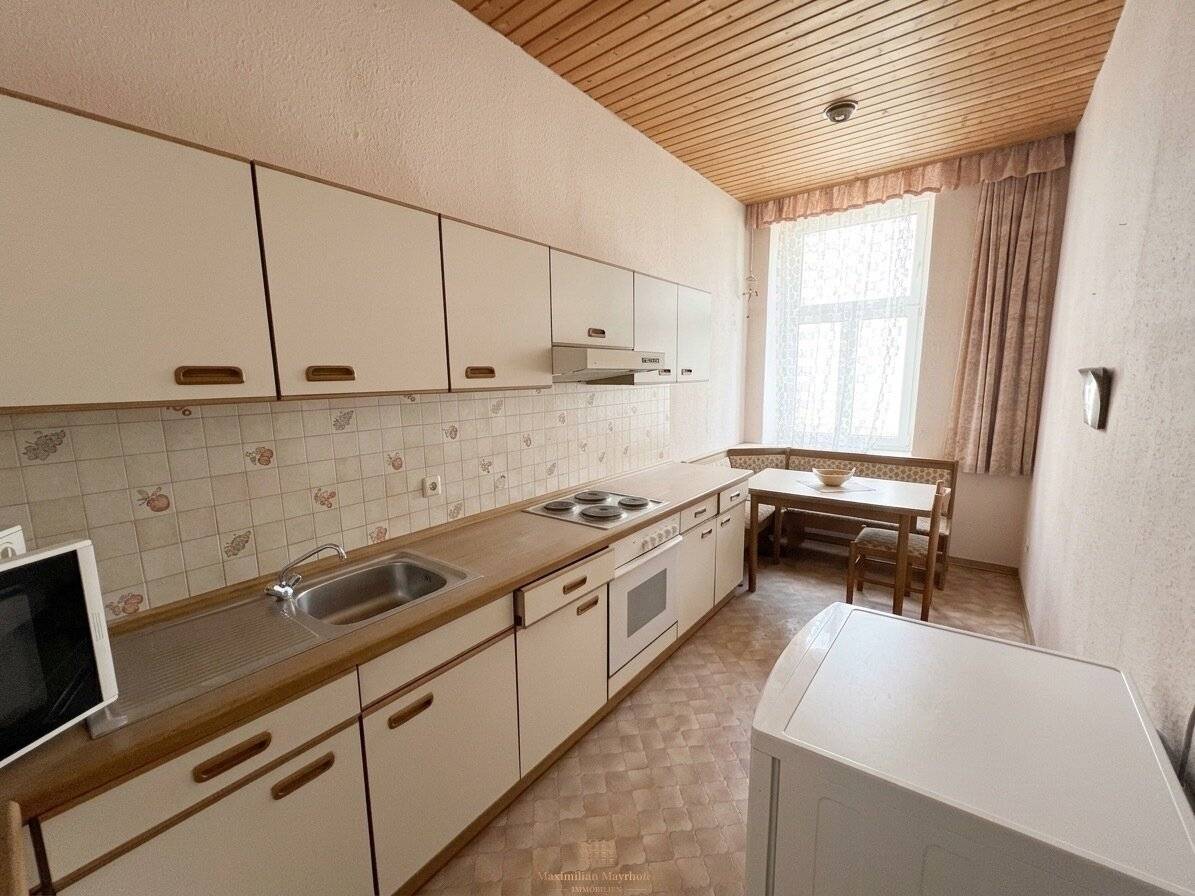 Old building apartment 80 m² | Partly renovated | Quiet residential location | Vienna 1150