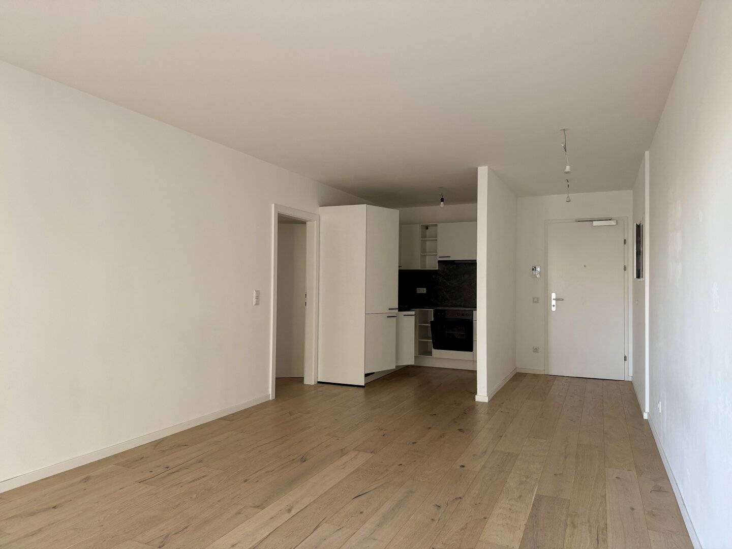 Courtyard-side 2-room new build apartment with spacious balcony - U1 Kagraner Platz