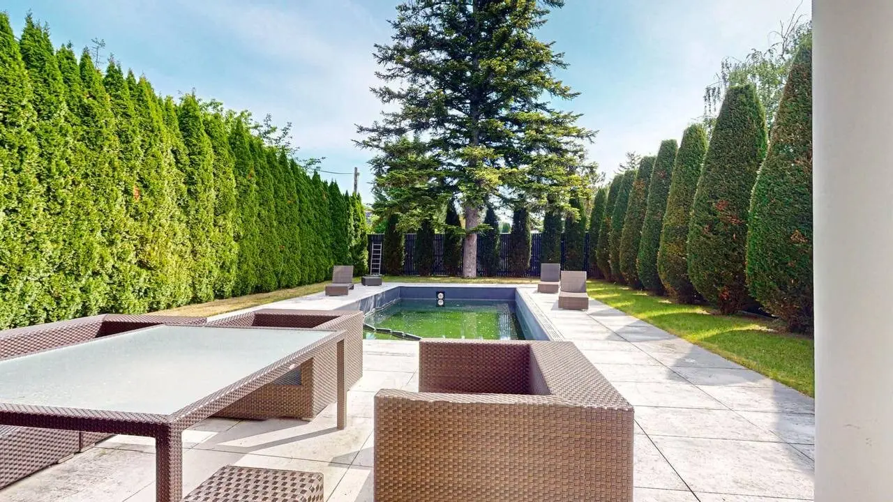 TRAUMVILLA IN NEUWALDEGG mit Pool: exklusive Ausstattung I Sauna & Weinkeller I Erdwärme & Wandkühlung I Höchste Sicherheit I 2 Garagenplätze