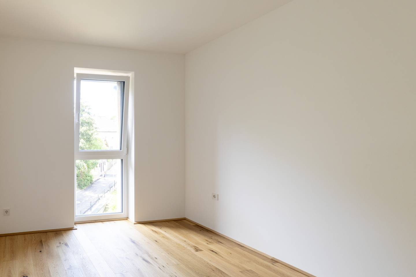 Neubau Dachgeschosswohnung mit Loggia nahe Attersee