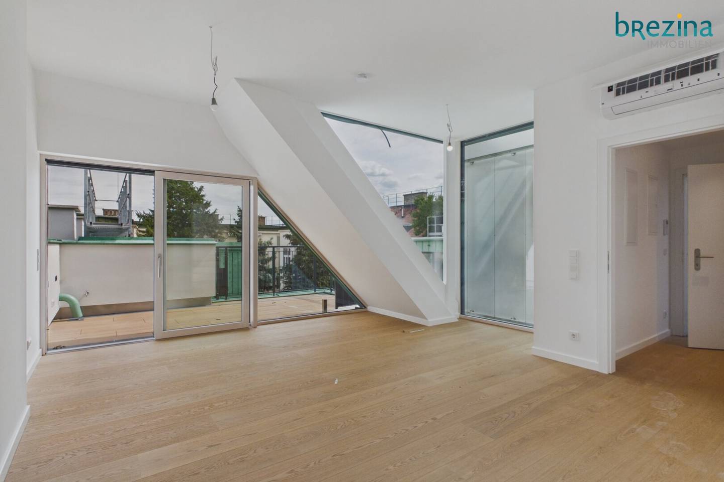 WOW First occupancy after completion - in the attic with terrace AND ROOFTOP GARDEN