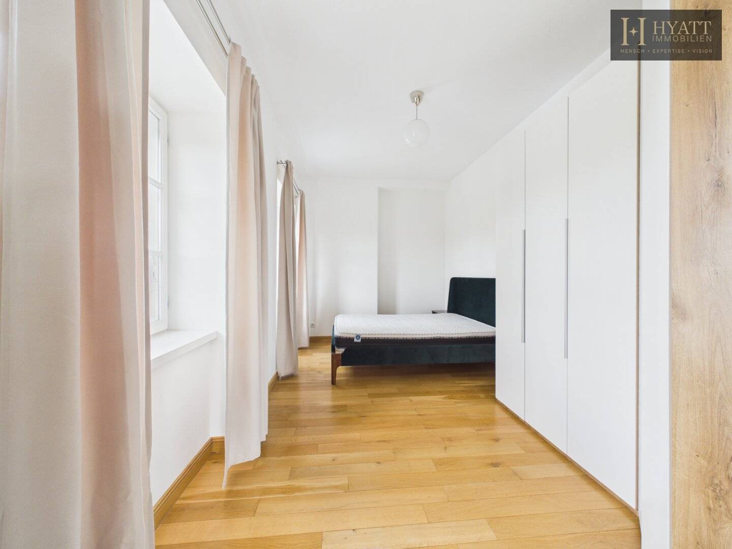 Family apartment with air conditioning and balcony in Hietzing