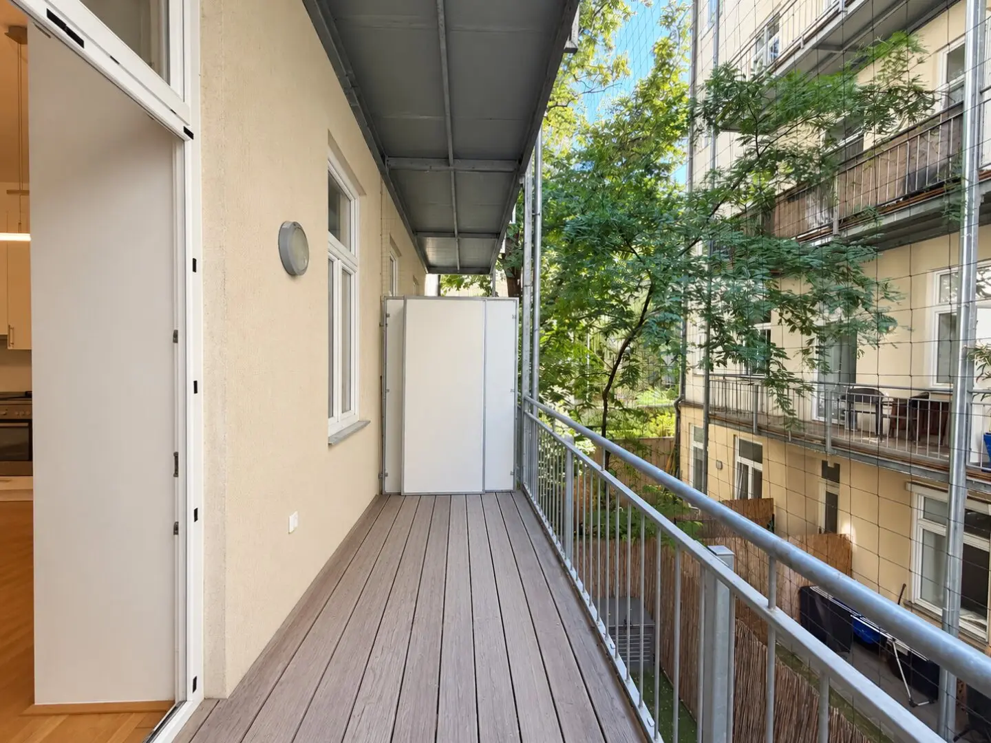 Charming 3-room period apartment with balcony near Prater and Danube Canal
