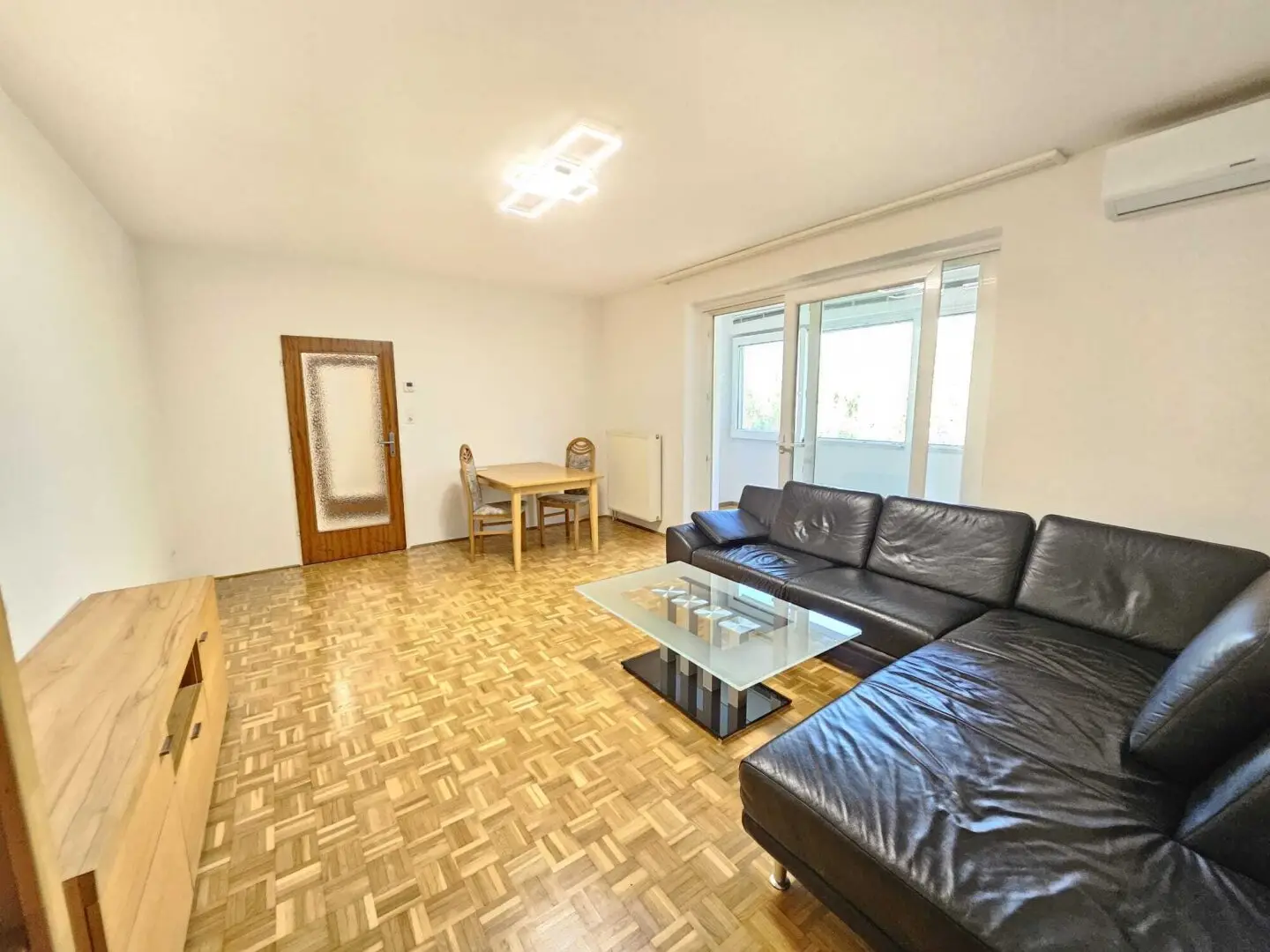 WINTERGARDEN-LIKE LOGGIA TOP LOCATION & CONDITION
