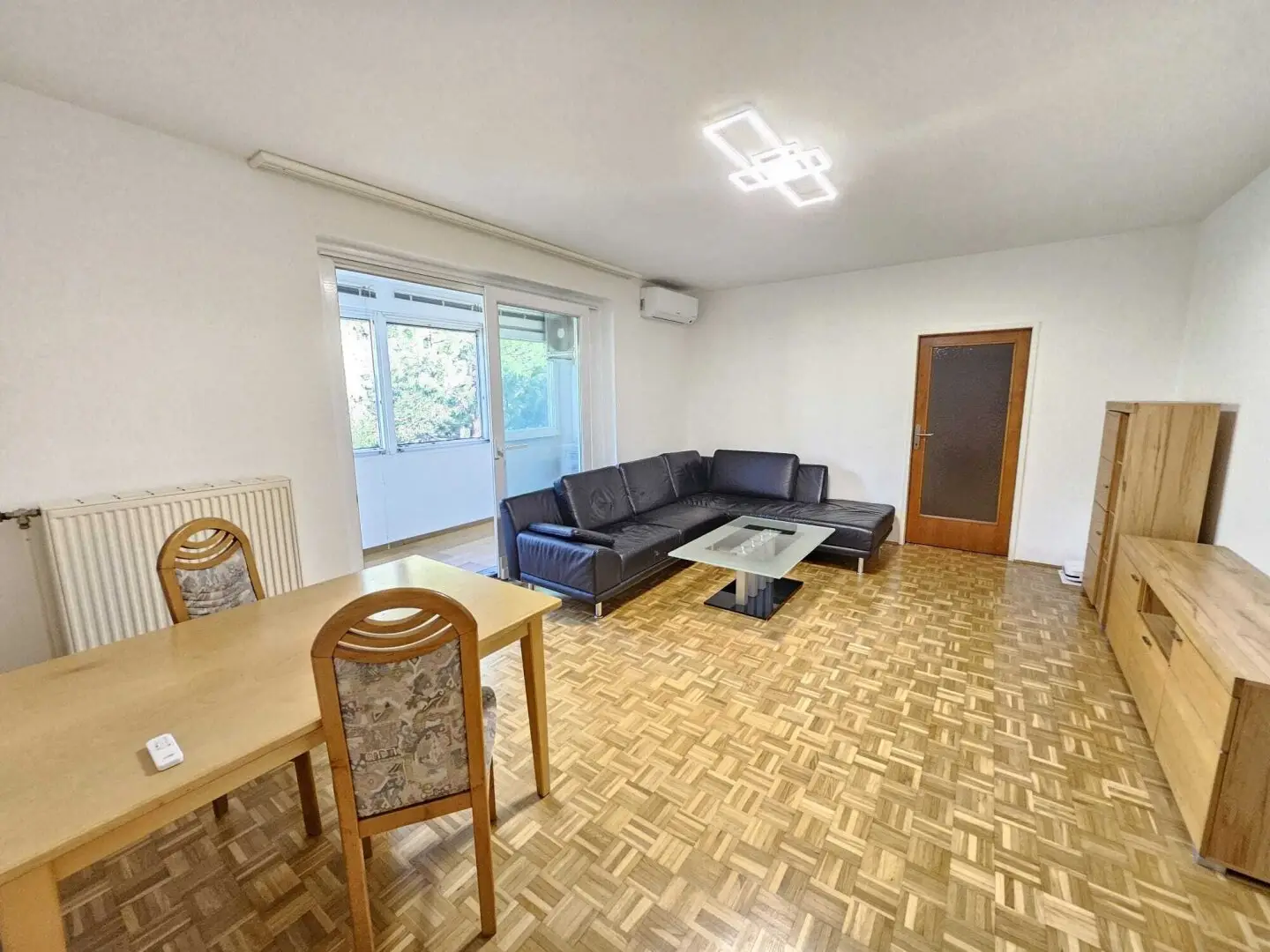 Wintergarden-like loggia Top location and condition Quiet and green surroundings