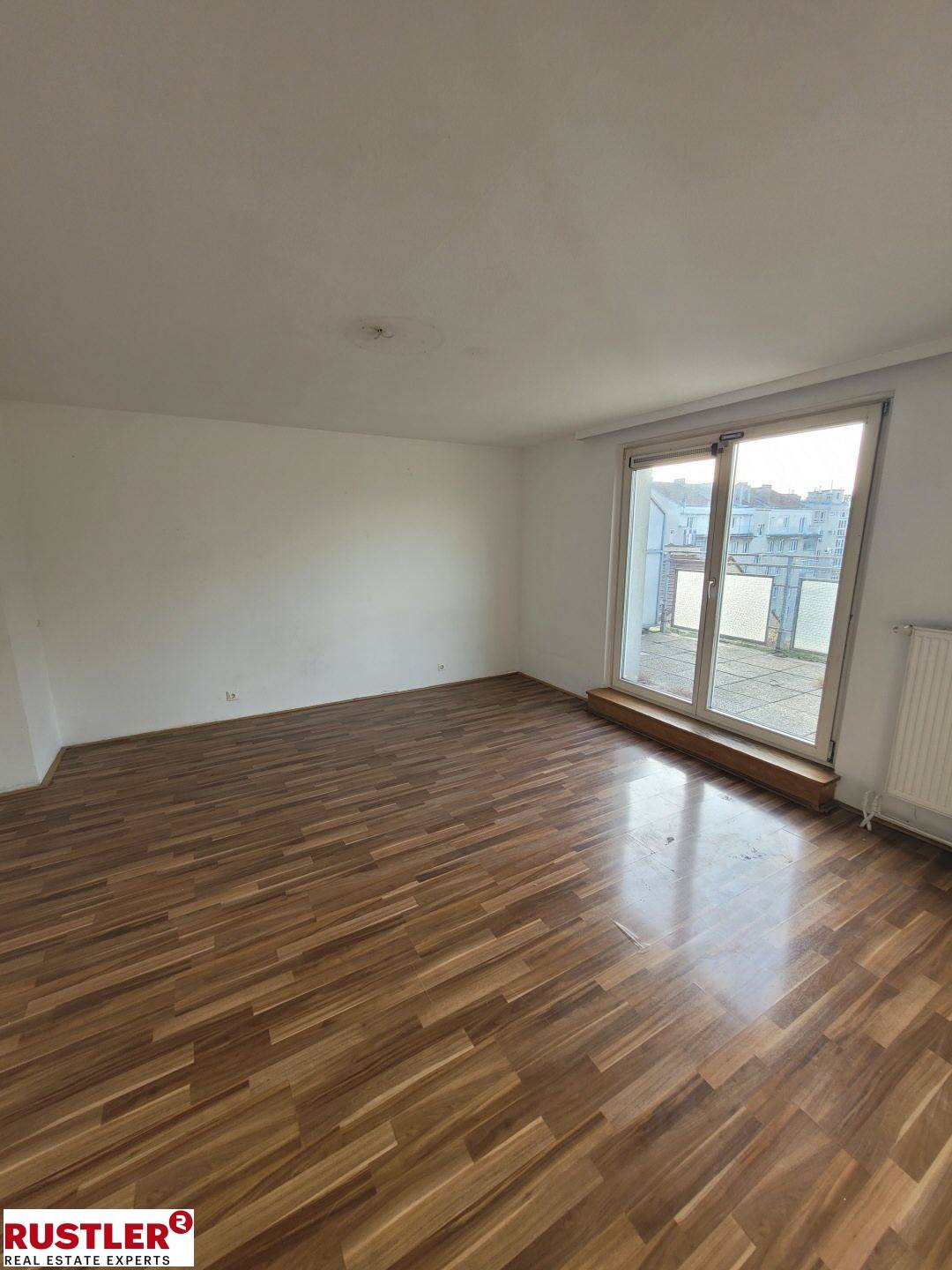 Dachgeschosswohnung with west facing roof terrace and quiet courtyard location