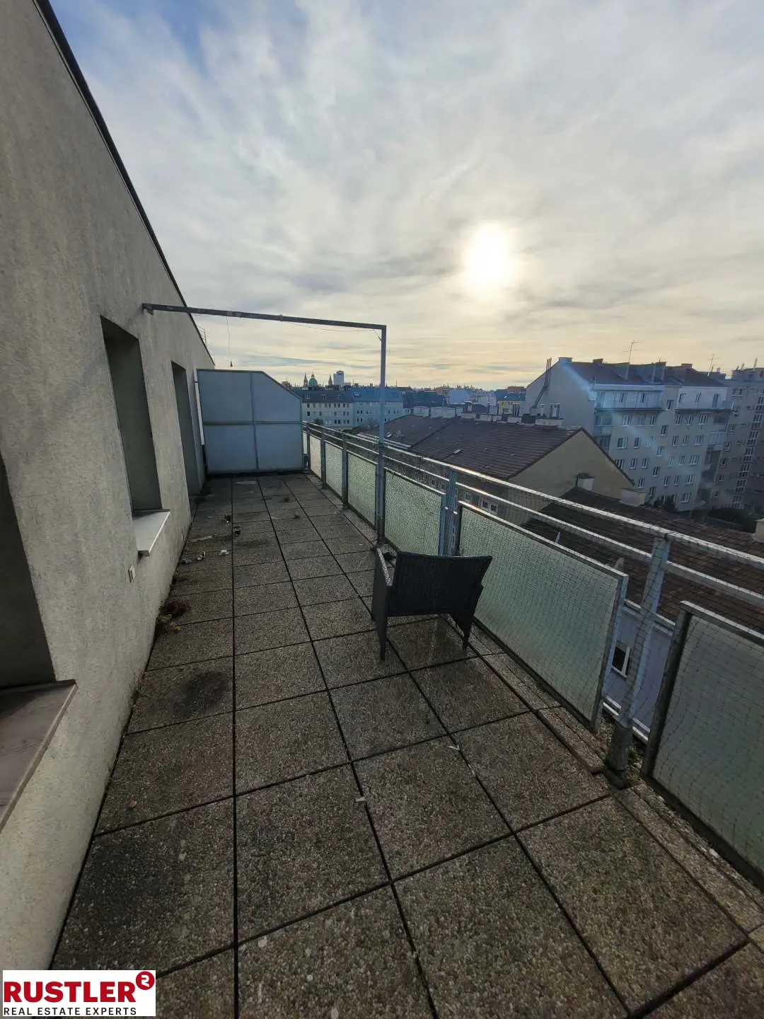 Dachgeschosswohnung with west facing roof terrace and quiet courtyard location