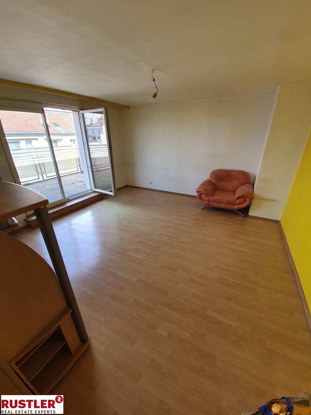 Apartment with west facing roof terrace and lift