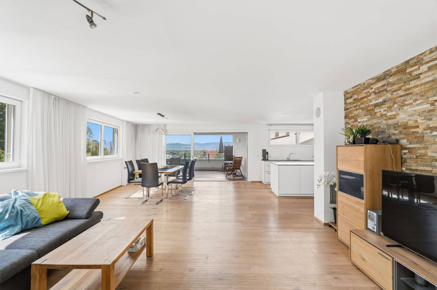 Dornbirn: Ca. 130 m² Wohnfläche, 4 Zimmer, traumhafter Weitblick und große Terrasse mit Garten!