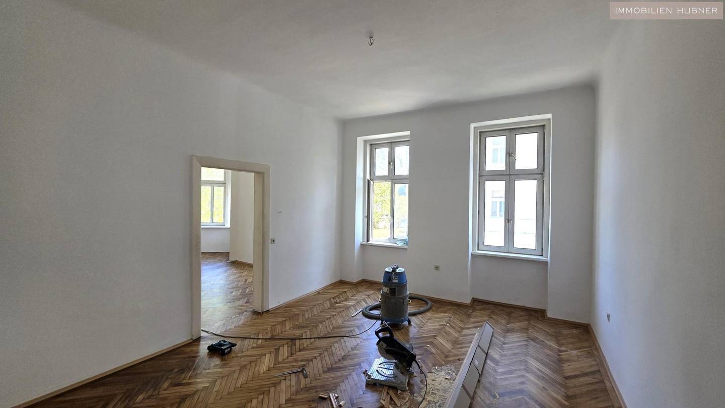 Parkseitige Altbauwohnung mit Aufzug und U6 Nähe