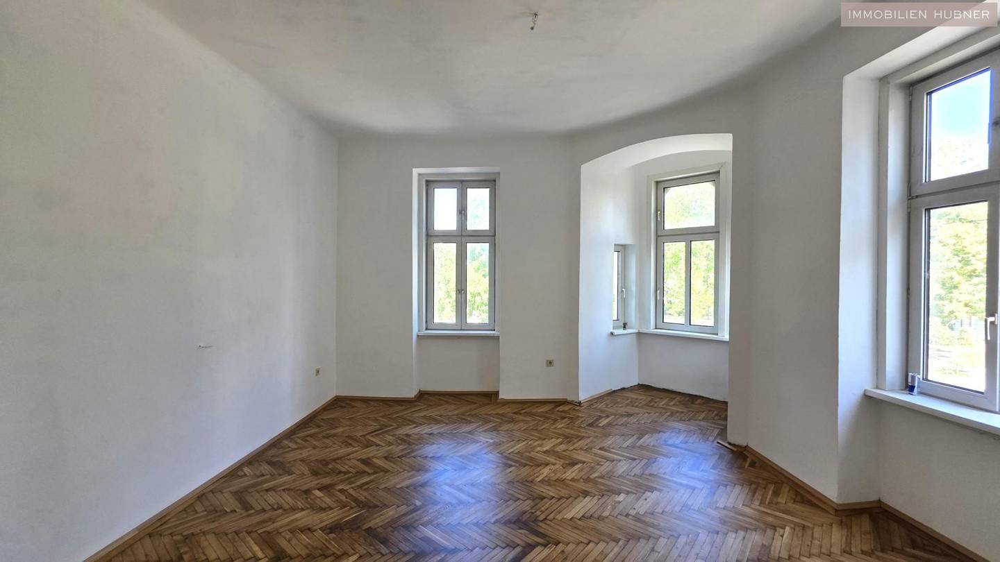 Parkseitige Altbauwohnung mit Aufzug und U6 Nähe