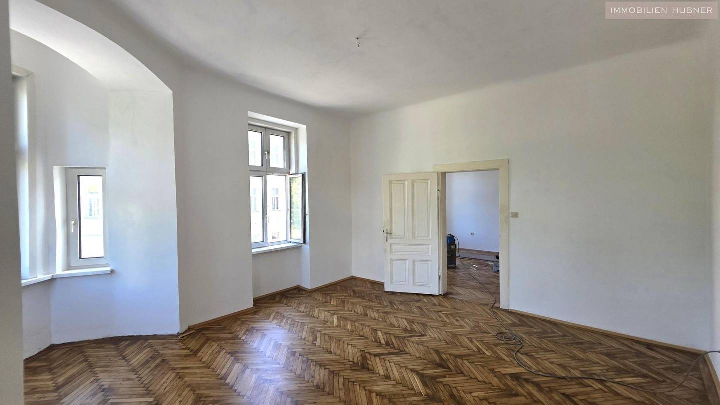 Parkseitige Altbauwohnung mit Aufzug und U6 Nähe