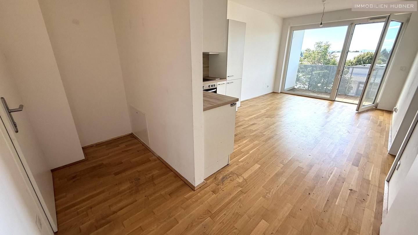 Bright apartment with large loggia near Akademiepark
