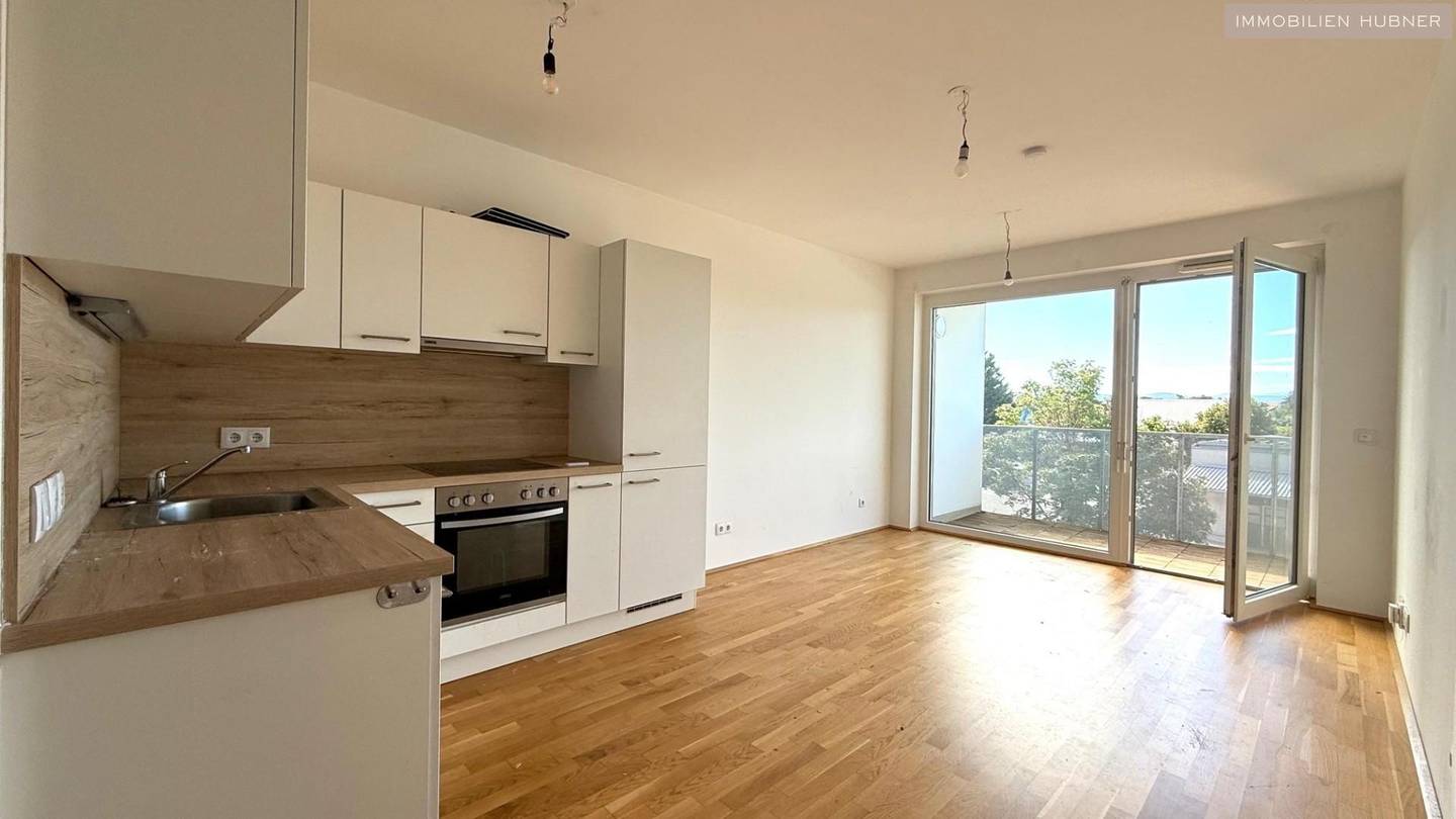 Bright apartment with large loggia near Akademiepark