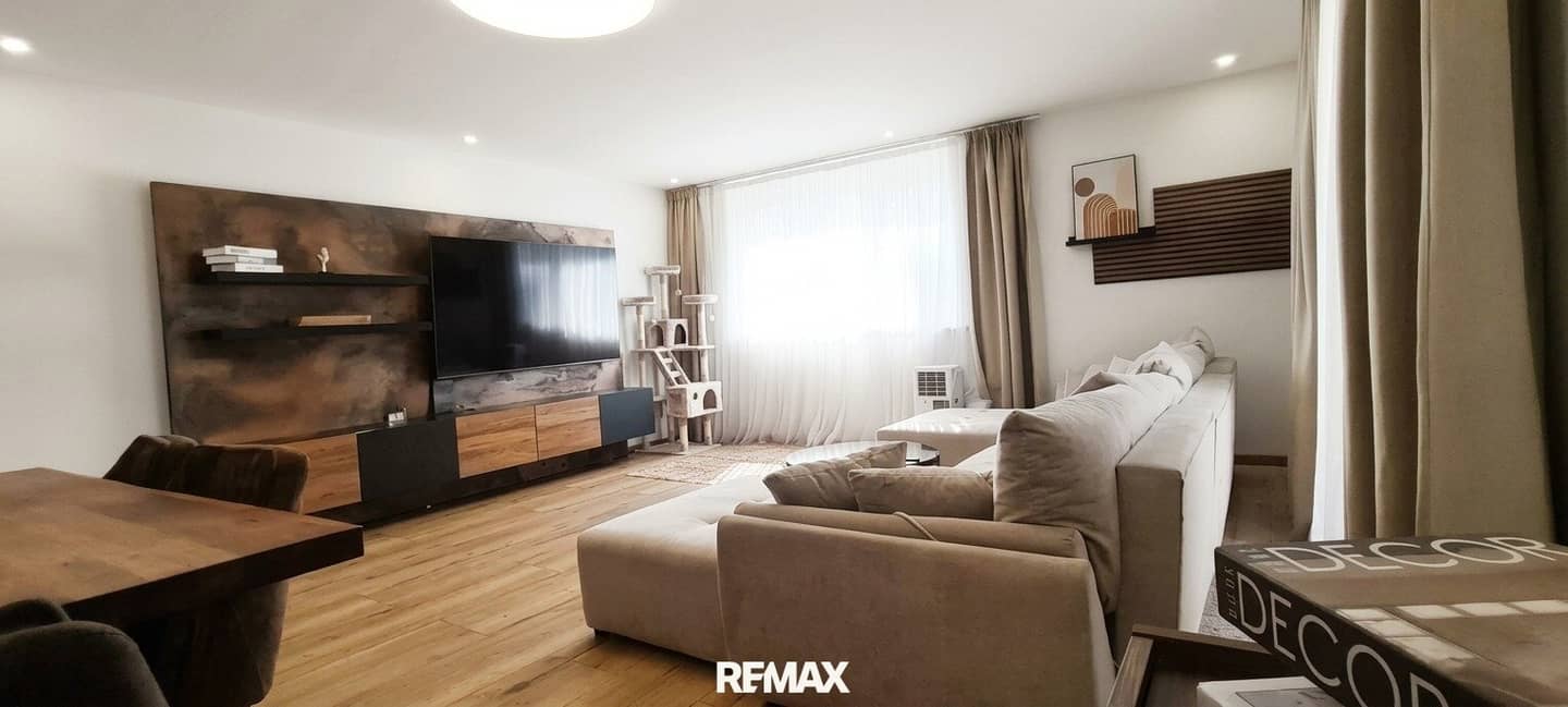 Elegant Living: 3-Room Apartment with Balcony and Rooftop Terrace Highlight