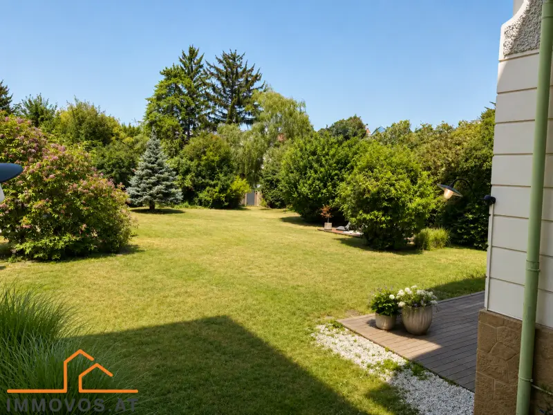Altbauwohnung in historischer Villa mit Garten