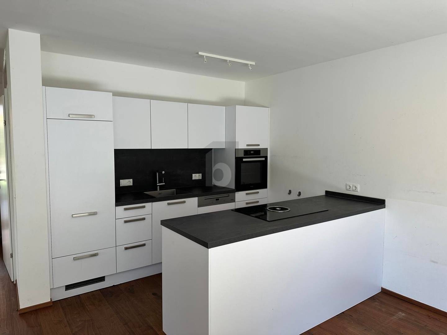 Modern ground floor apartment with private garden and underground parking