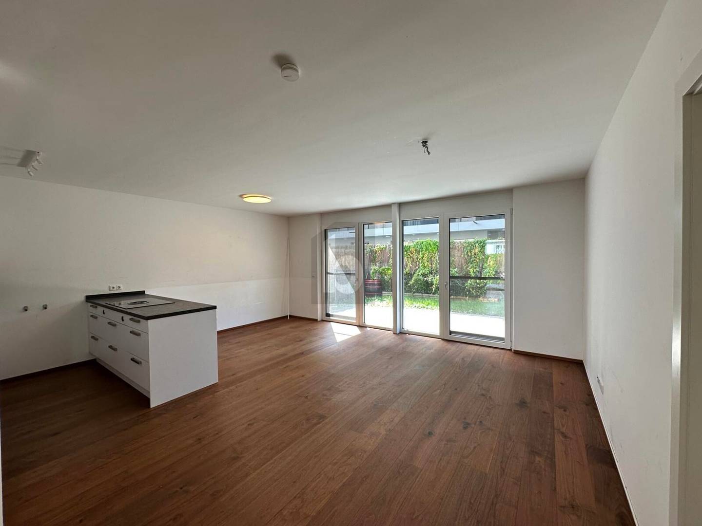 Modern ground floor apartment with private garden and underground parking