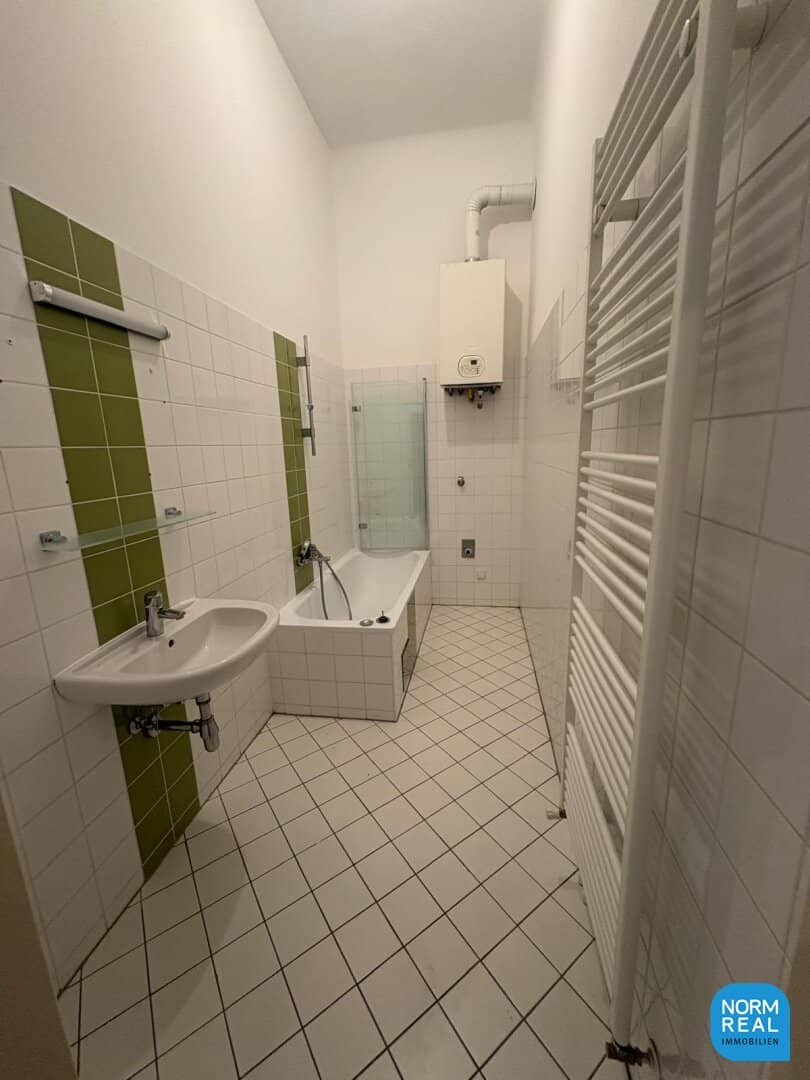 Unbefristet: Altbau 3 Zimmer zentral