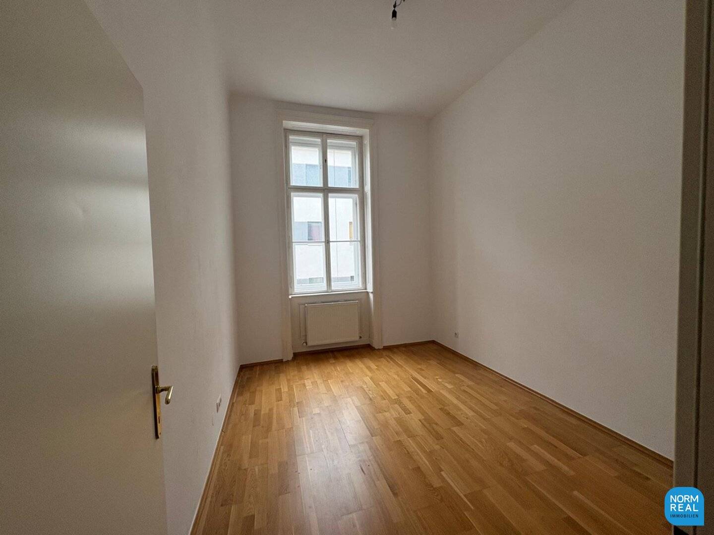 Unbefristet: Altbau 3 Zimmer zentral