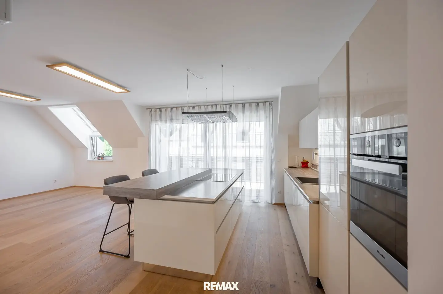 Exklusive 4-Zimmer-DG-Maisonette mit Balkon, Terrasse und Stellplatz in begehrter Lage Klosterneuburgs
