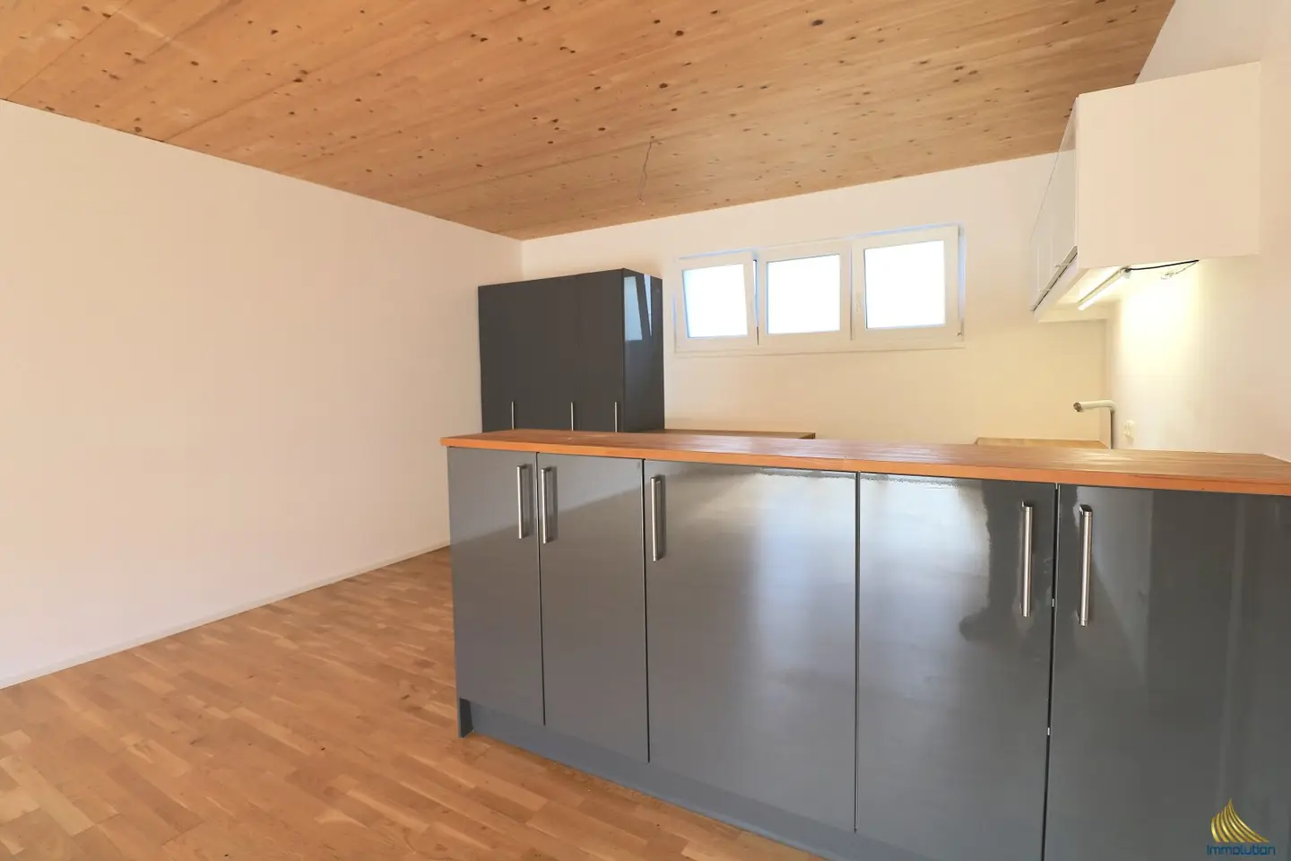 Quiet garden apartment with large terrace