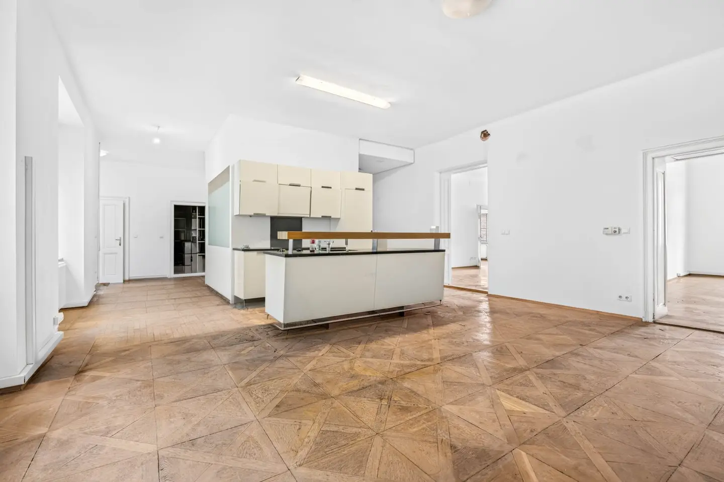 Commission free for the tenant! Modern office with air conditioning and elevator, 178m², near the subway in Vienna 1st district