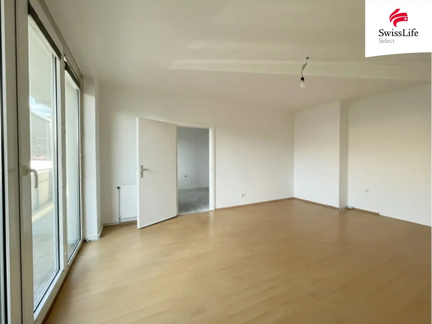 Sanierungsbedürftige 2 Zimmer Wohnung | Loggia ca. 12m² | Erdgeschoss