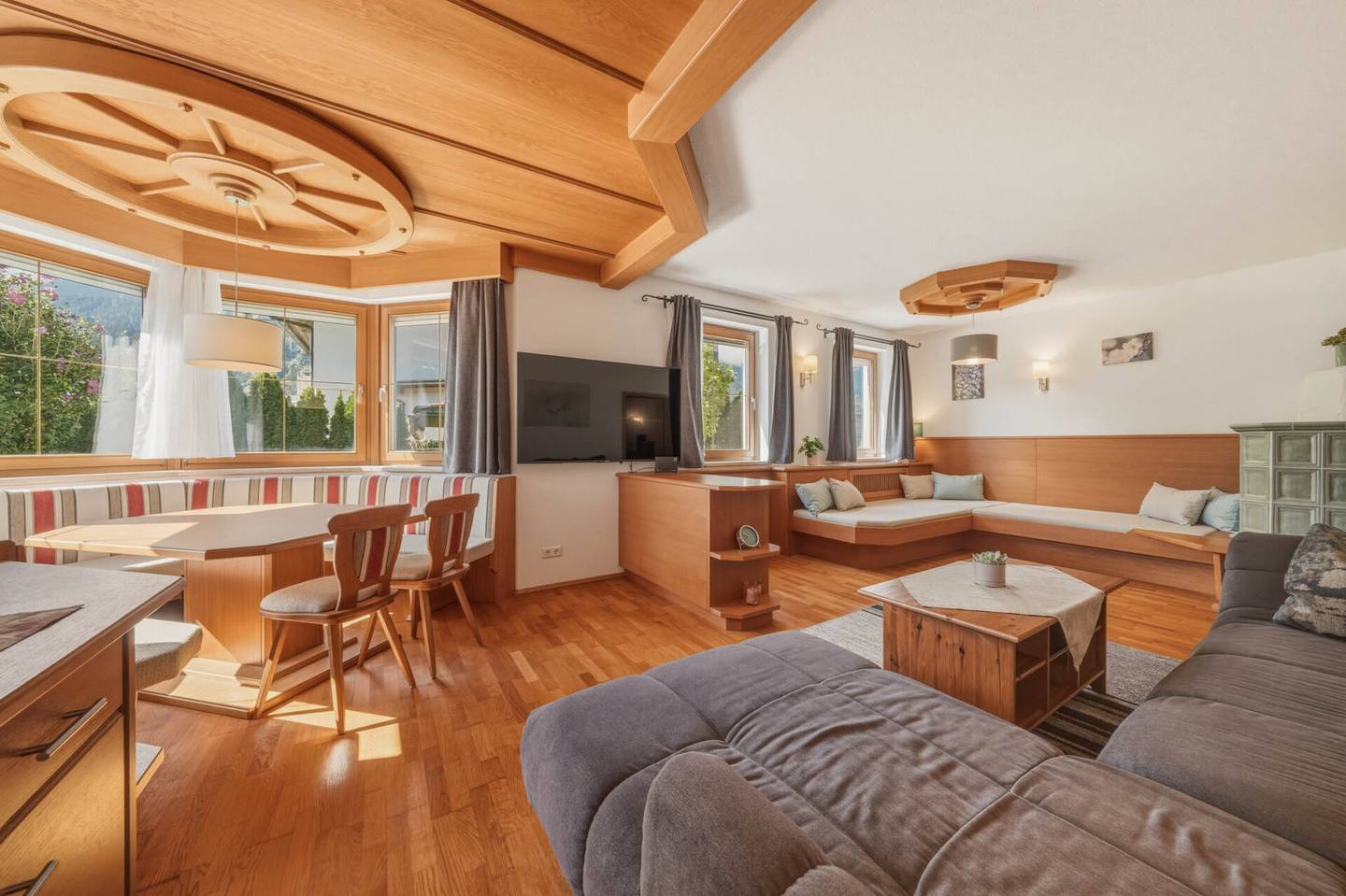 Sunny family apartment with garden and garage