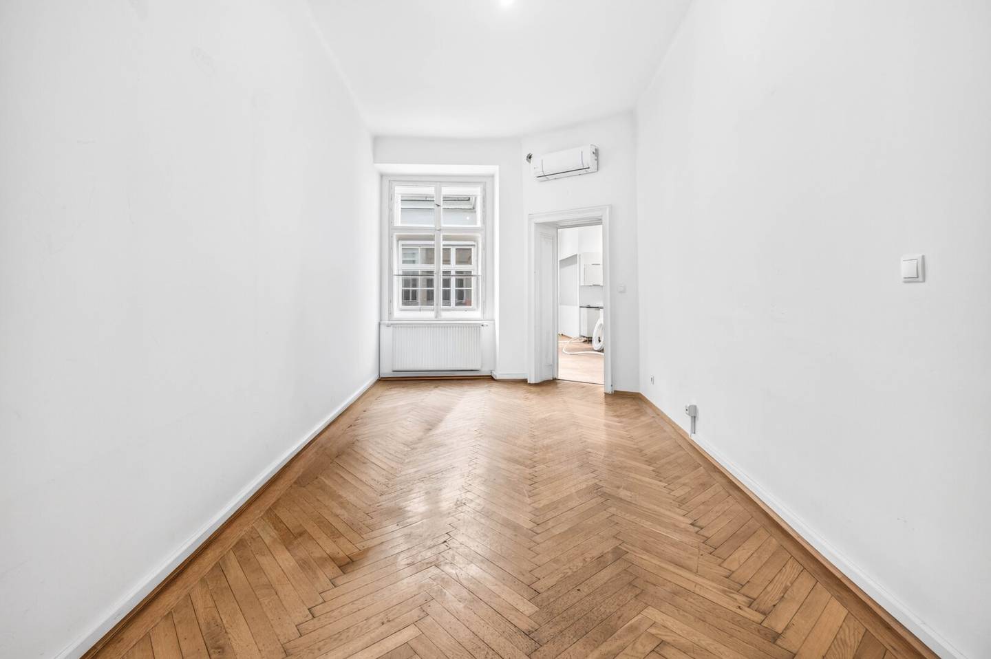Rent an entire floor in the tenement house! Commission-free for the tenant!