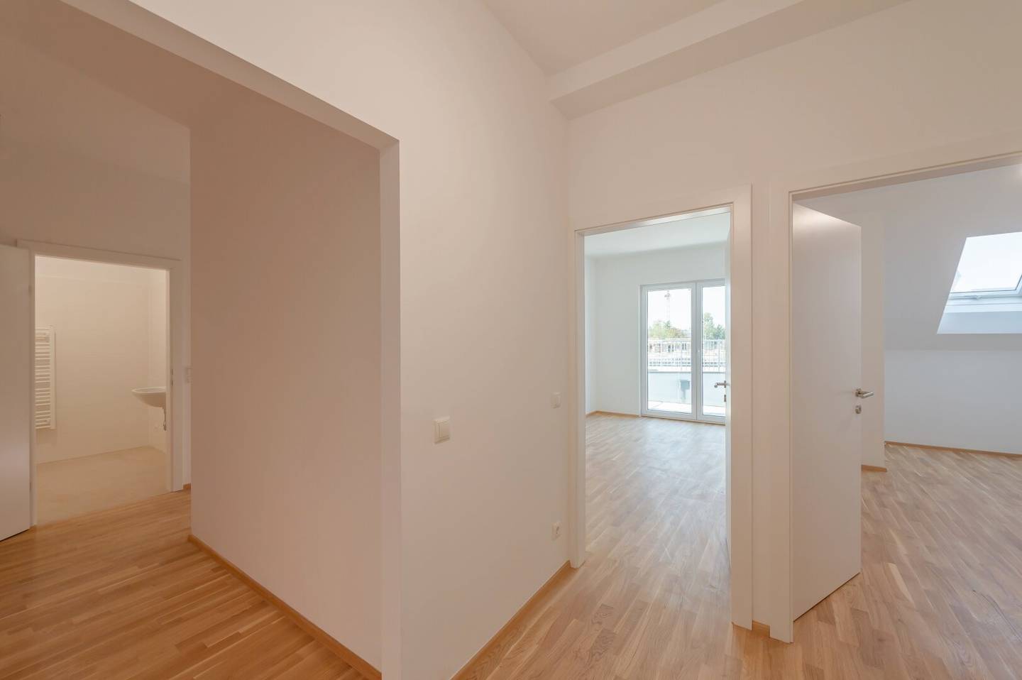 NEW 3-room attic new build with terrace near Kagraner Platz!