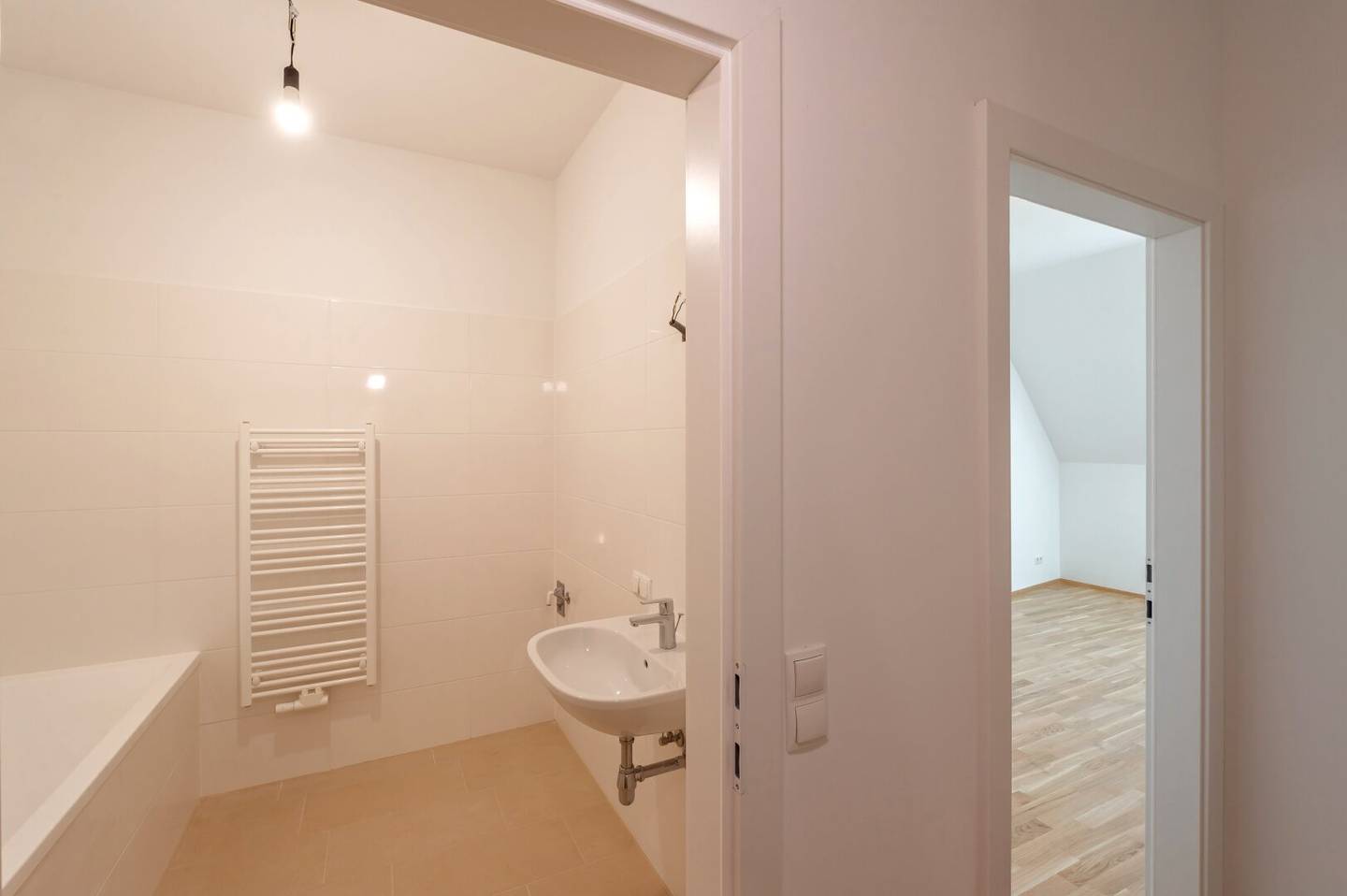 NEW 3-room attic new build with terrace near Kagraner Platz!