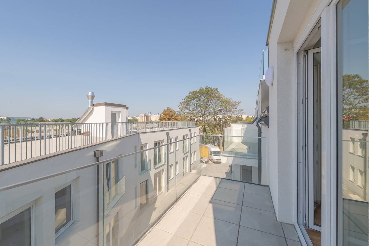 NEW 3-room attic new build with terrace near Kagraner Platz!