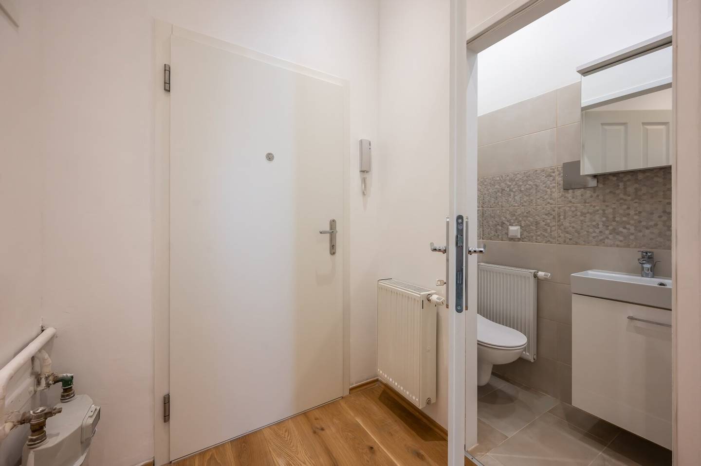 ++NEU++ Perfectly laid out 2-room old building apartment in sought-after location