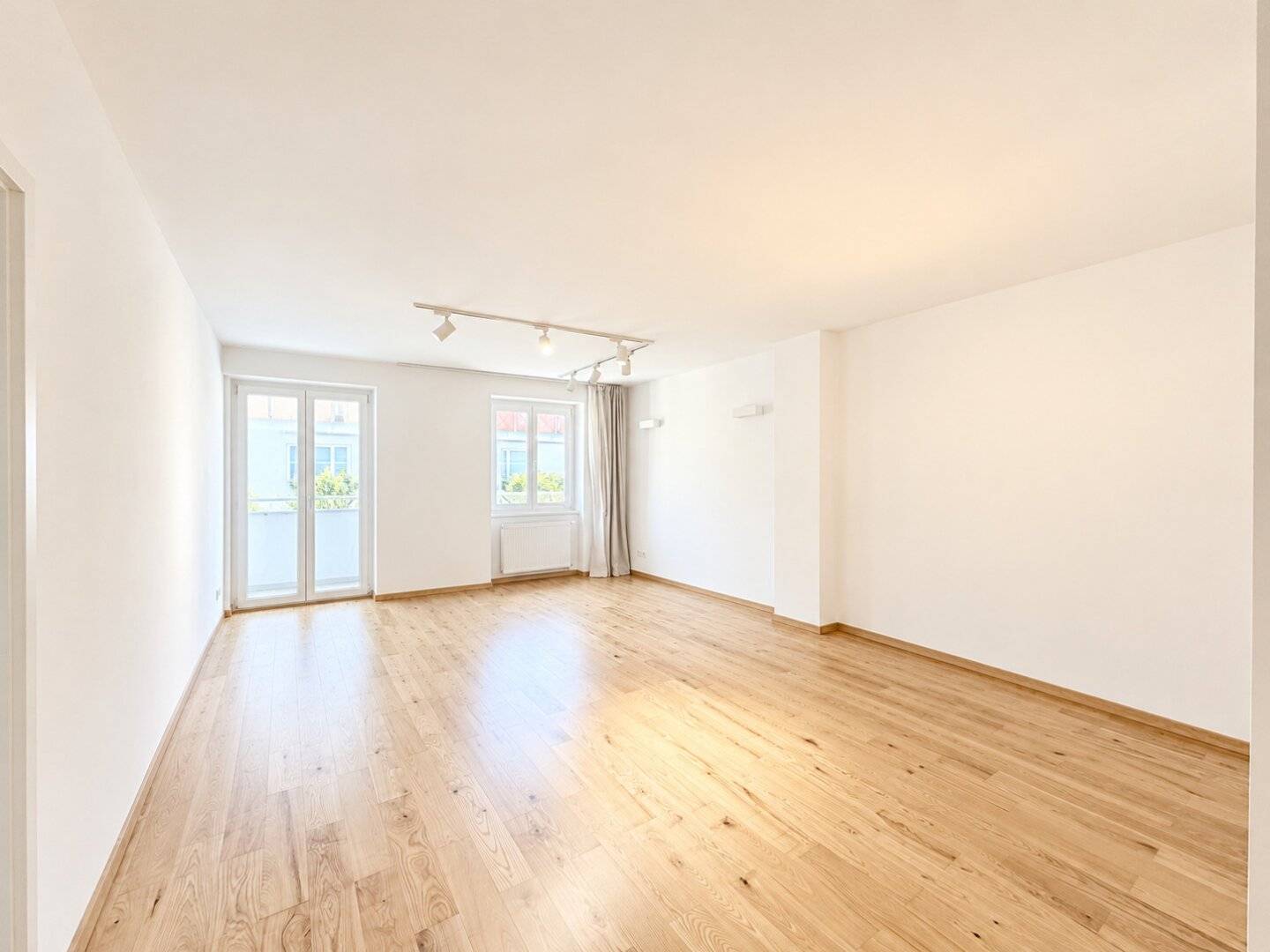 NÄHE KARMELITERVIERTEL - modernisierte DG-Wohnung - 2,5 Zimmer - ca. 67m² WFL - Ruhelage