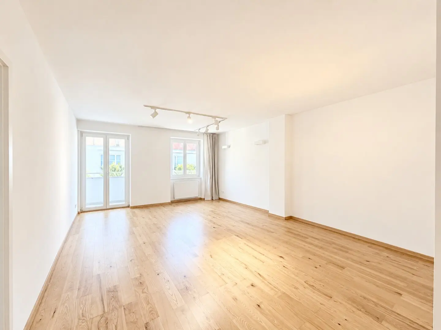 NÄHE KARMELITERVIERTEL - modernisierte DG-Wohnung - 2,5 Zimmer - ca. 67m² WFL - Ruhelage
