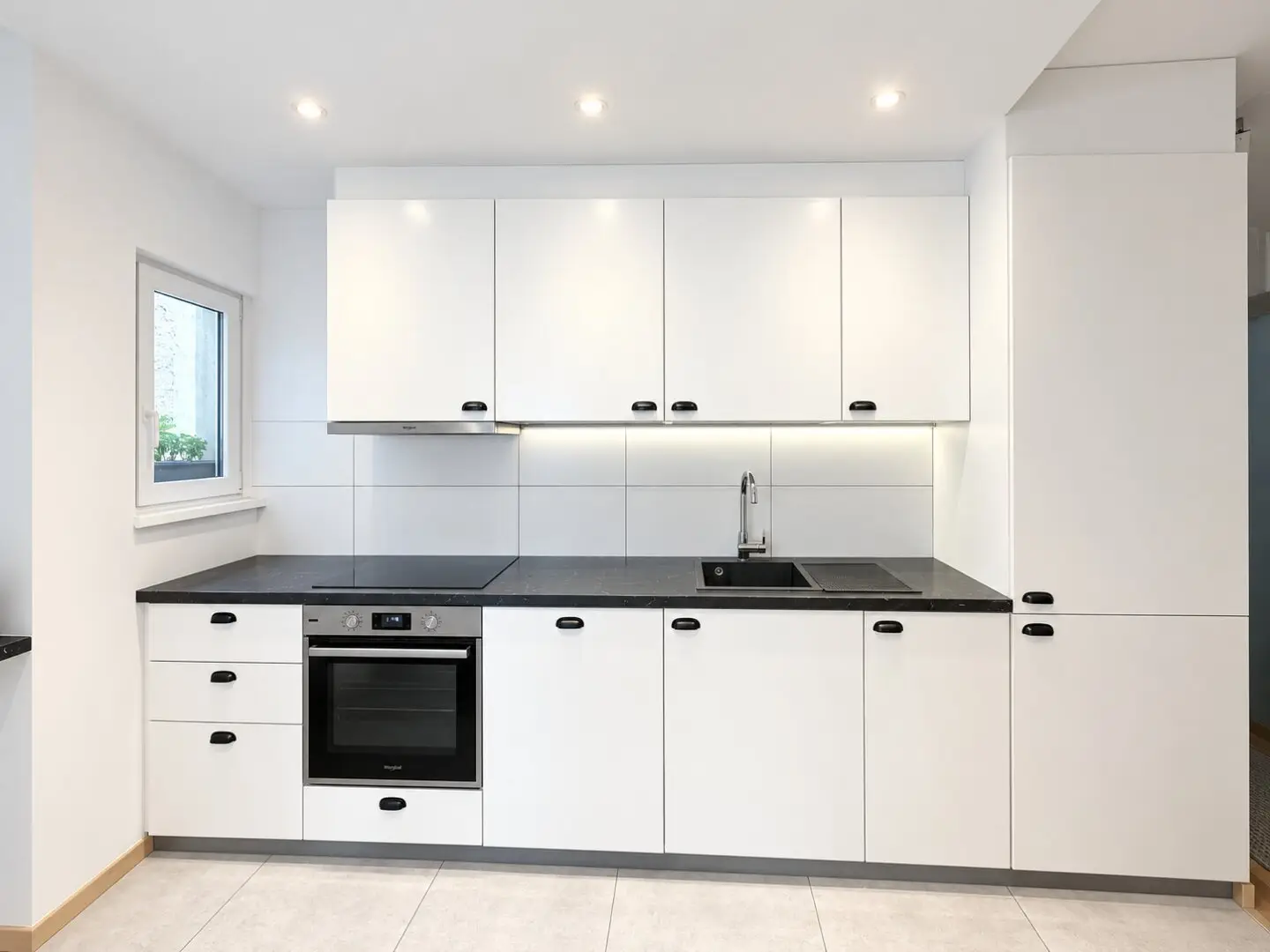 NÄHE KARMELITERVIERTEL - modernisierte DG-Wohnung - 2,5 Zimmer - ca. 67m² WFL - Ruhelage