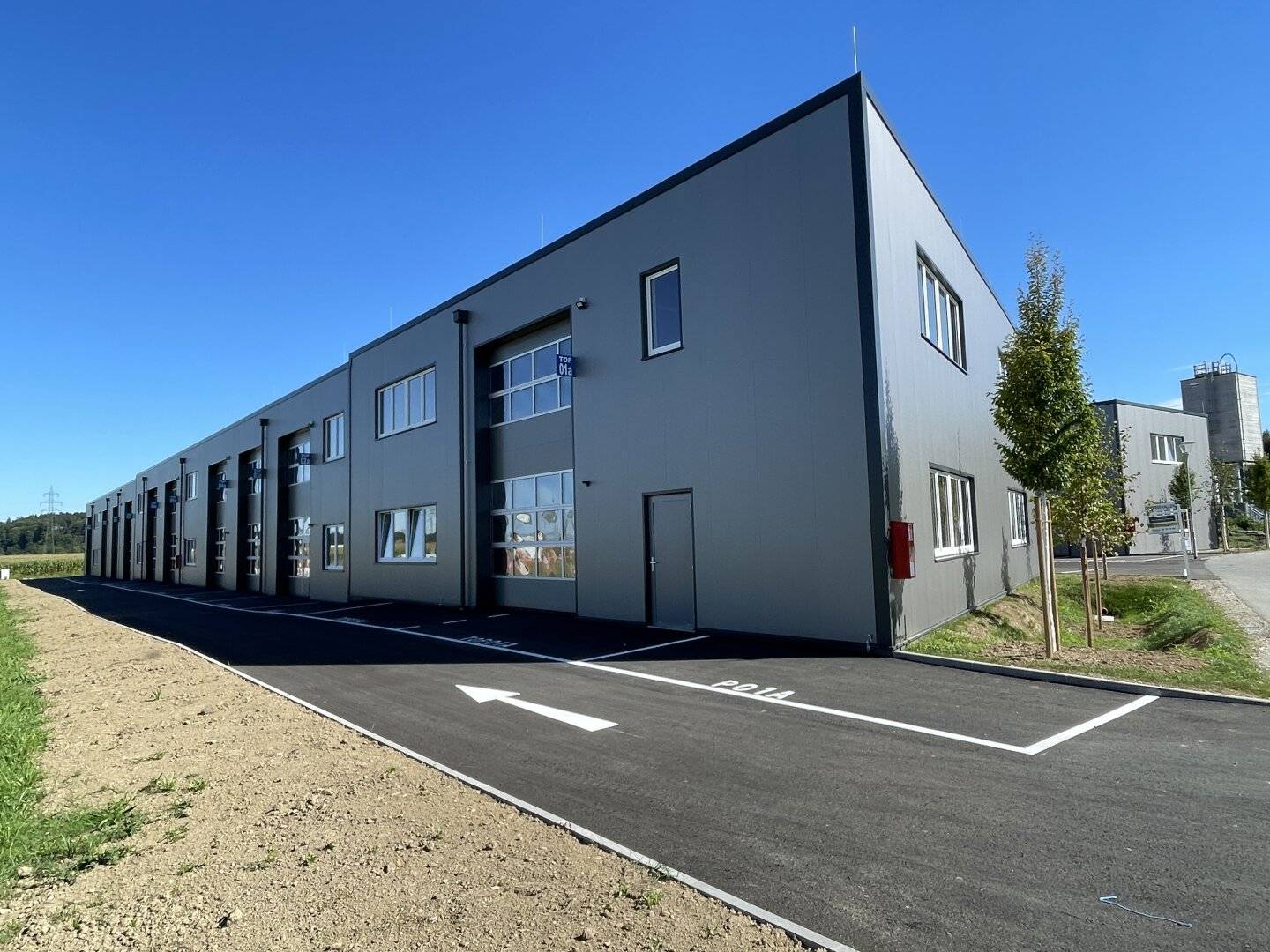KURZZEITMIETE MÖGLICH! Betriebs-/ Produktions- oder Lagerhalle mit ca. 119 m² Fläche im Business Park Regau , 1A-Lage, Nähe A1 Westautobahn - SOFORTBEZUG (Top 03a)