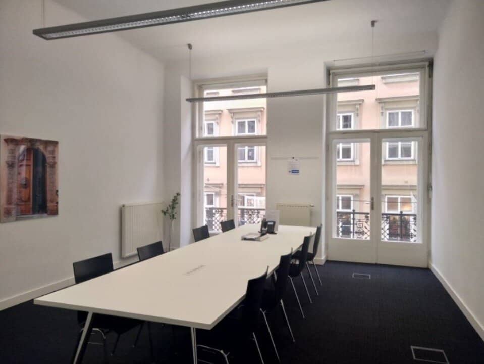 two representative furnished office rooms for up to 11 workstations, office share