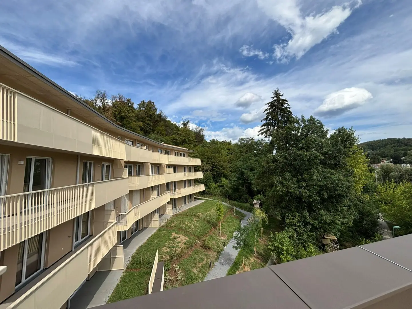 Moderne 2-Zimmer-Wohnung mit Balkon im Grünen
