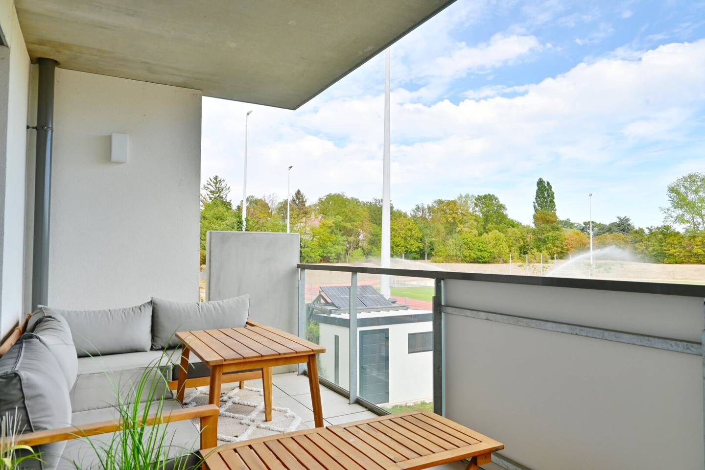 Exclusive living at the foot of the Bisamberg – spacious 4-room condominium with pool and wellness
