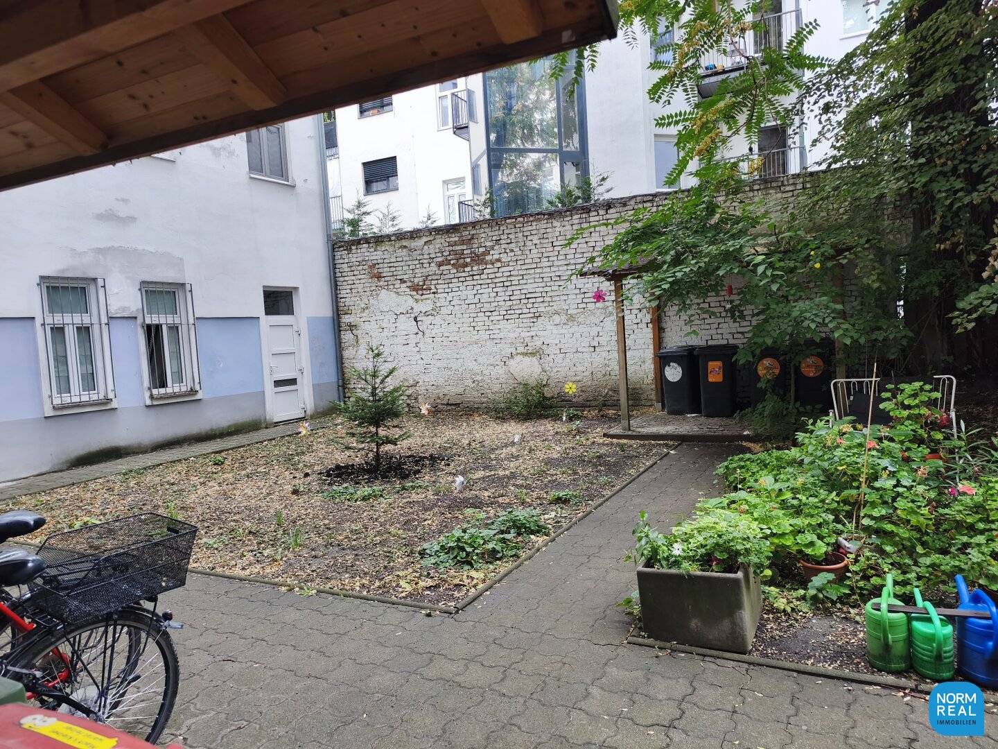 2 Zimmer Altbau zentral begehbar
