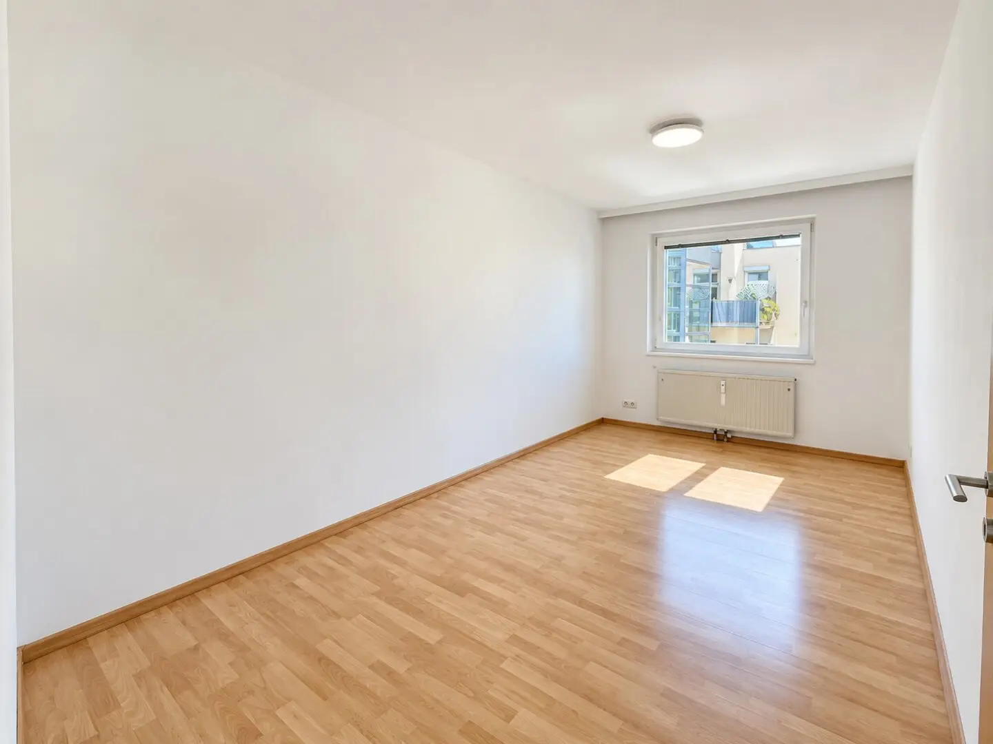 RENOVIERTE 3-ZIMMER-WOHNUNG | ca. 68m² WFL | 5. Liftstock | Gartennutzung